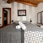 Casa Cele Apartment